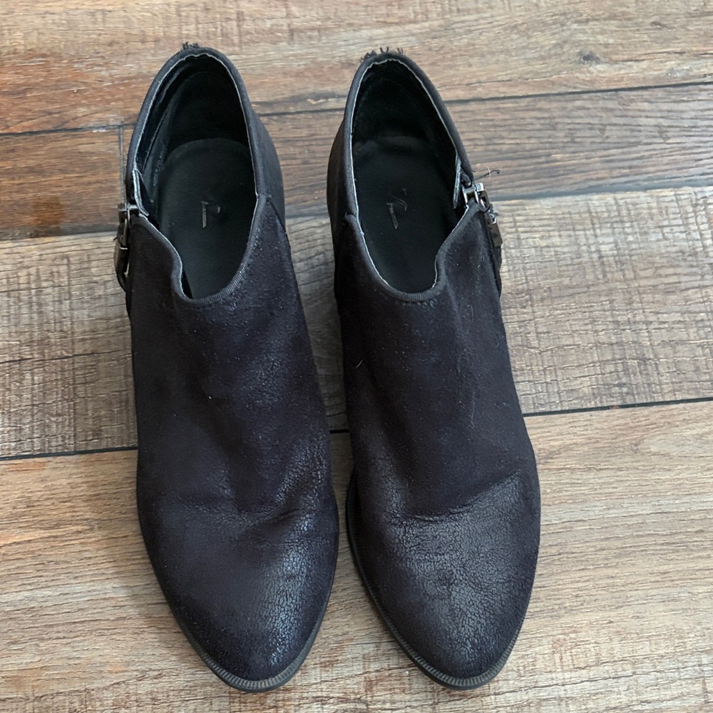 Simply Vera Wang Elegant Black Ankle Boots